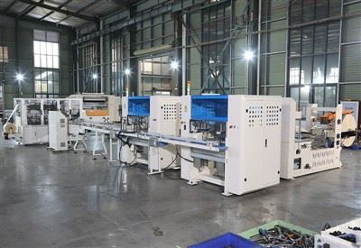 Повністю автоматична машина для паперових серветок